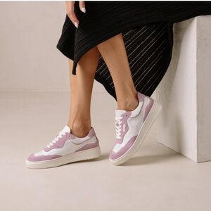 Alohas Women’s White Purple Leather Boho Low Top Casual Lace Up Sneakers Sz 7